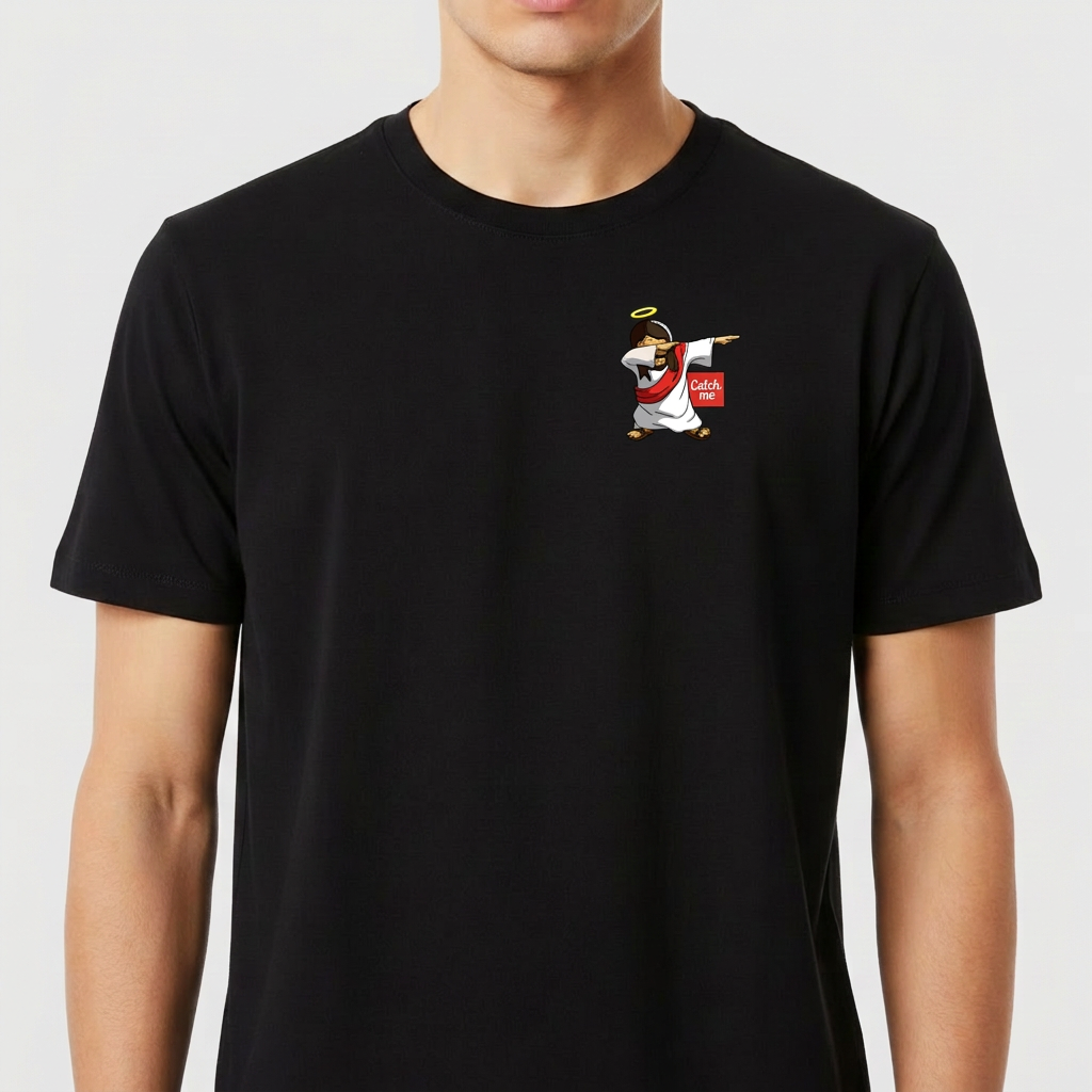 Camiseta com estampa frontal de pinguim dabbing vestido como anjo, usando auréola e segurando uma sacola vermelha com a palavra "angel".