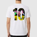 Camiseta com estampa traseira de número "10" contendo foto de jogador fazendo careta, mãos levantadas e cinco estrelas acima.
