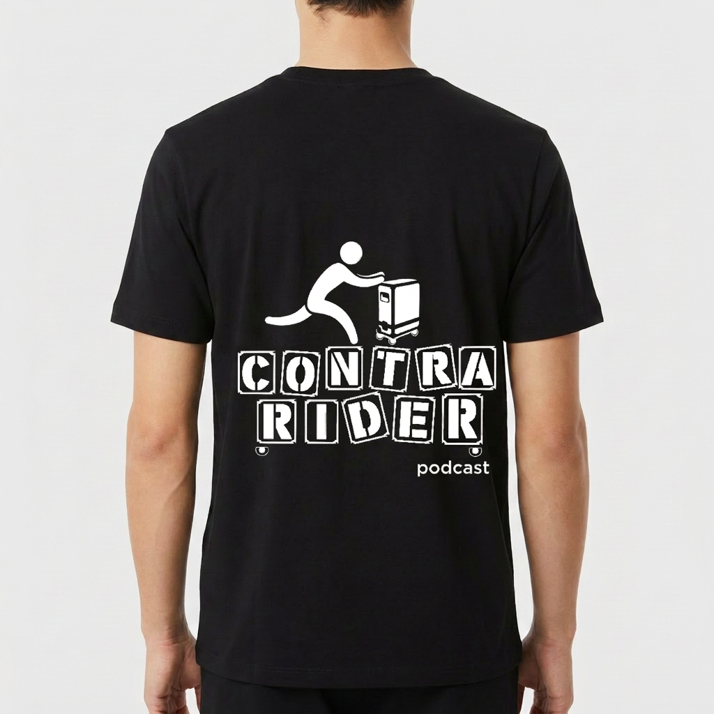 Camiseta com estampa frontal de figura estilizada empurrando um equipamento e estampa traseira com a mesma figura acima do texto "CONTRA RIDER podcast".