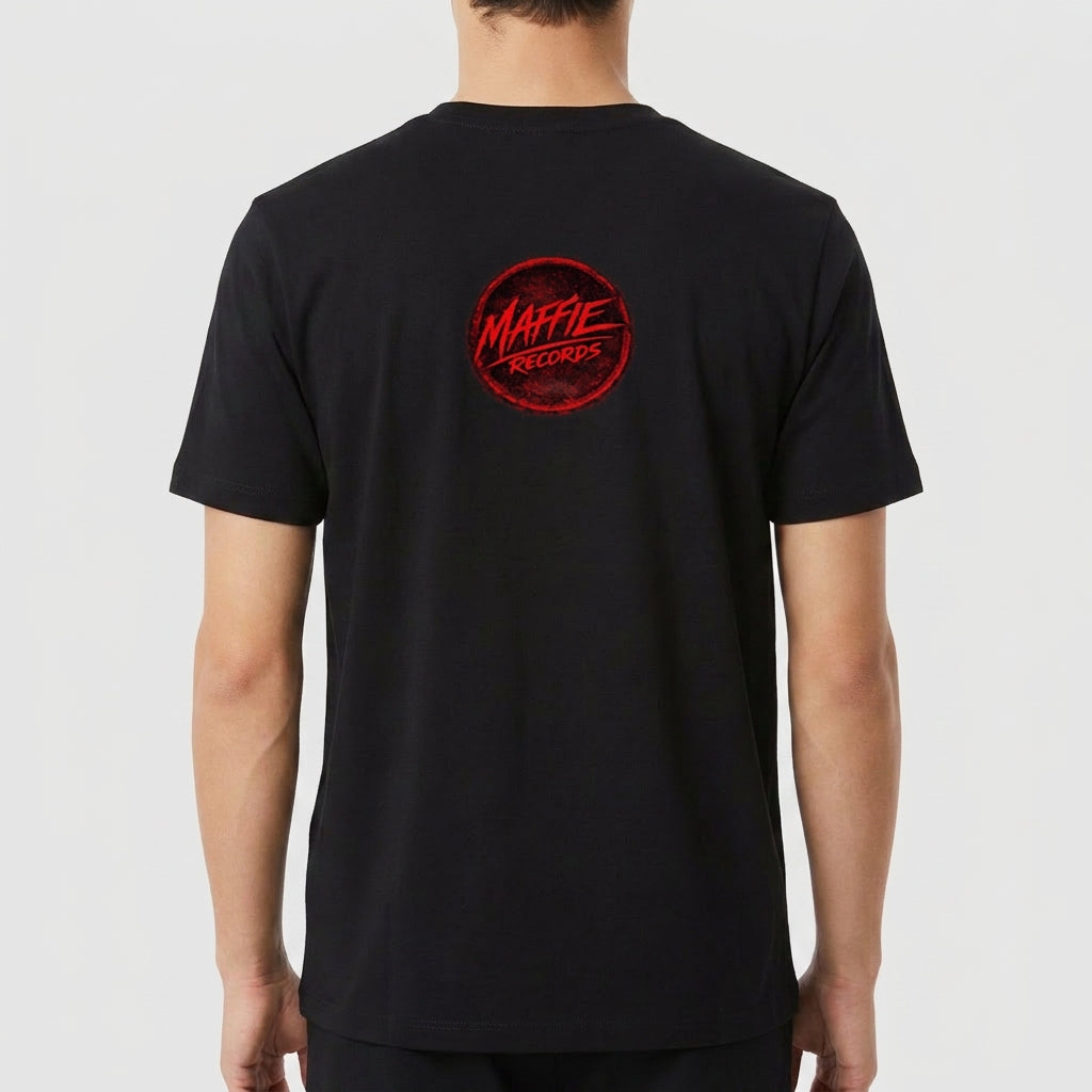 Camiseta com estampa frontal de palavra estilizada "pressagio" e estampa traseira de um círculo contendo o texto "Maffie Records" em fonte marcante.