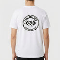 Camiseta com estampa frontal de "Contrafluxo" e flechas estilizadas, e estampa traseira circular com "Contrafluxo", flechas e "Comida de Rua - Desde 2026".