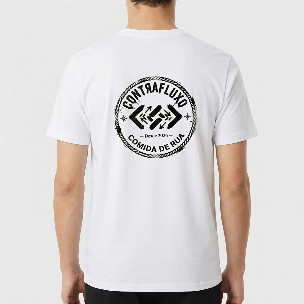 Camiseta com estampa frontal de "Contrafluxo" e flechas estilizadas, e estampa traseira circular com "Contrafluxo", flechas e "Comida de Rua - Desde 2026".
