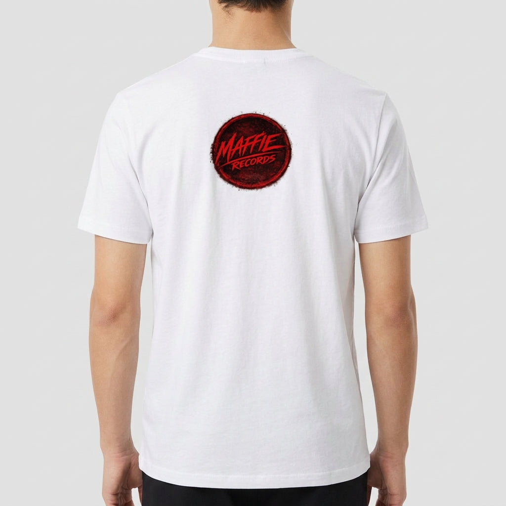 Camiseta com estampa frontal de texto estilizado "presságio" em fonte gótica e estampa traseira de círculo com inscrição "Maffie Records" em estilo artístico.