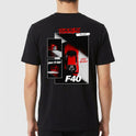 Camiseta com estampa traseira de carro esportivo F40, composta por vistas laterais, frontais e texto estilizado nas cores vermelha e branca.