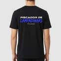 Camiseta com estampa frontal de "#roccateam" e estampa traseira de "PISCADOR DE LAMPADINHAS" e "#roccateam".